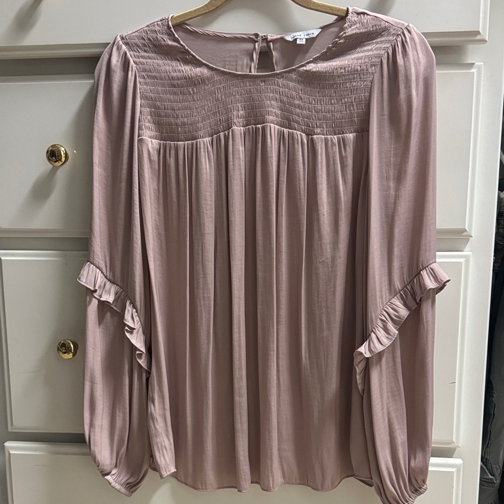 Women's Top - Picture 1 of 5